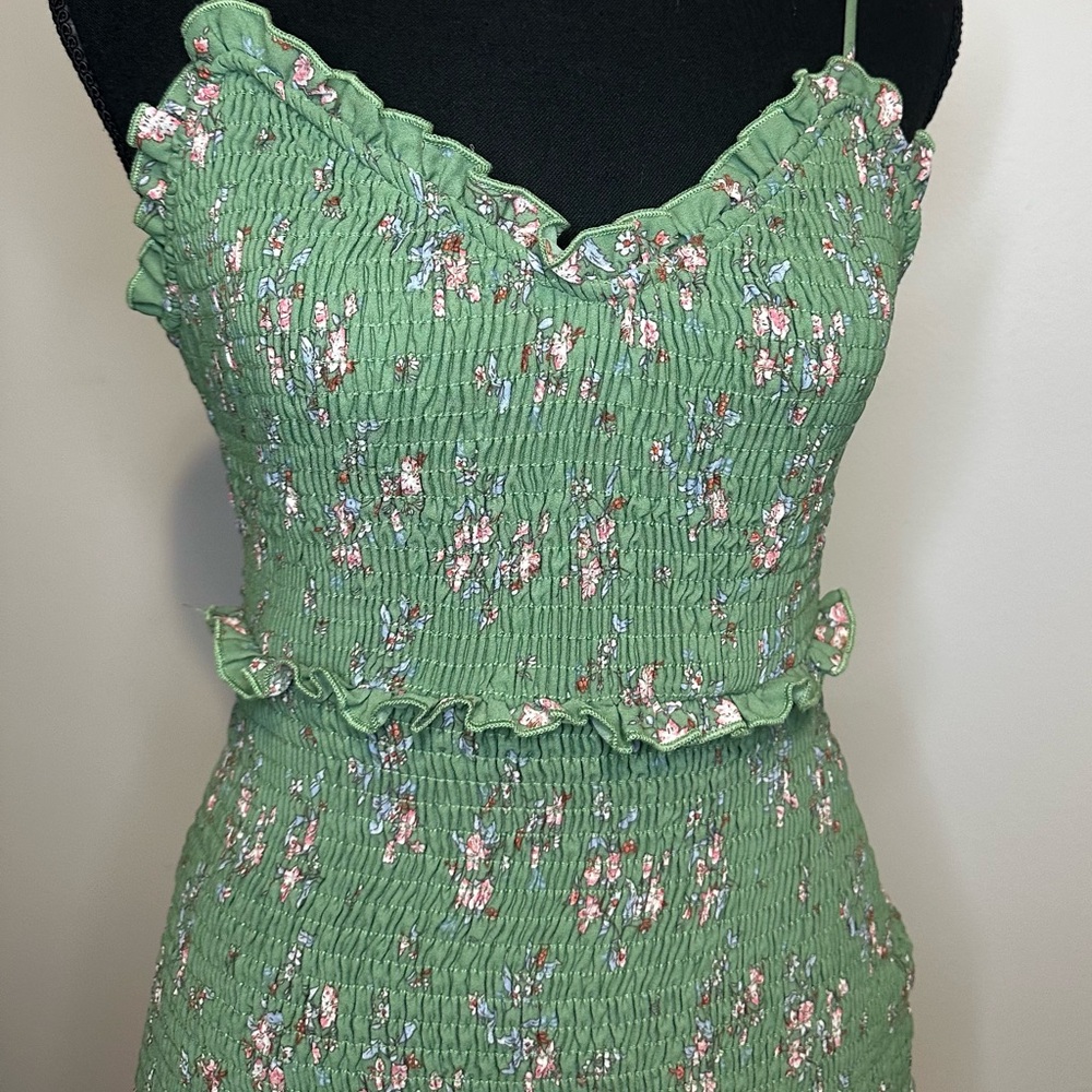Green Ribbed Ruffle Dress - Picture 6 of 7